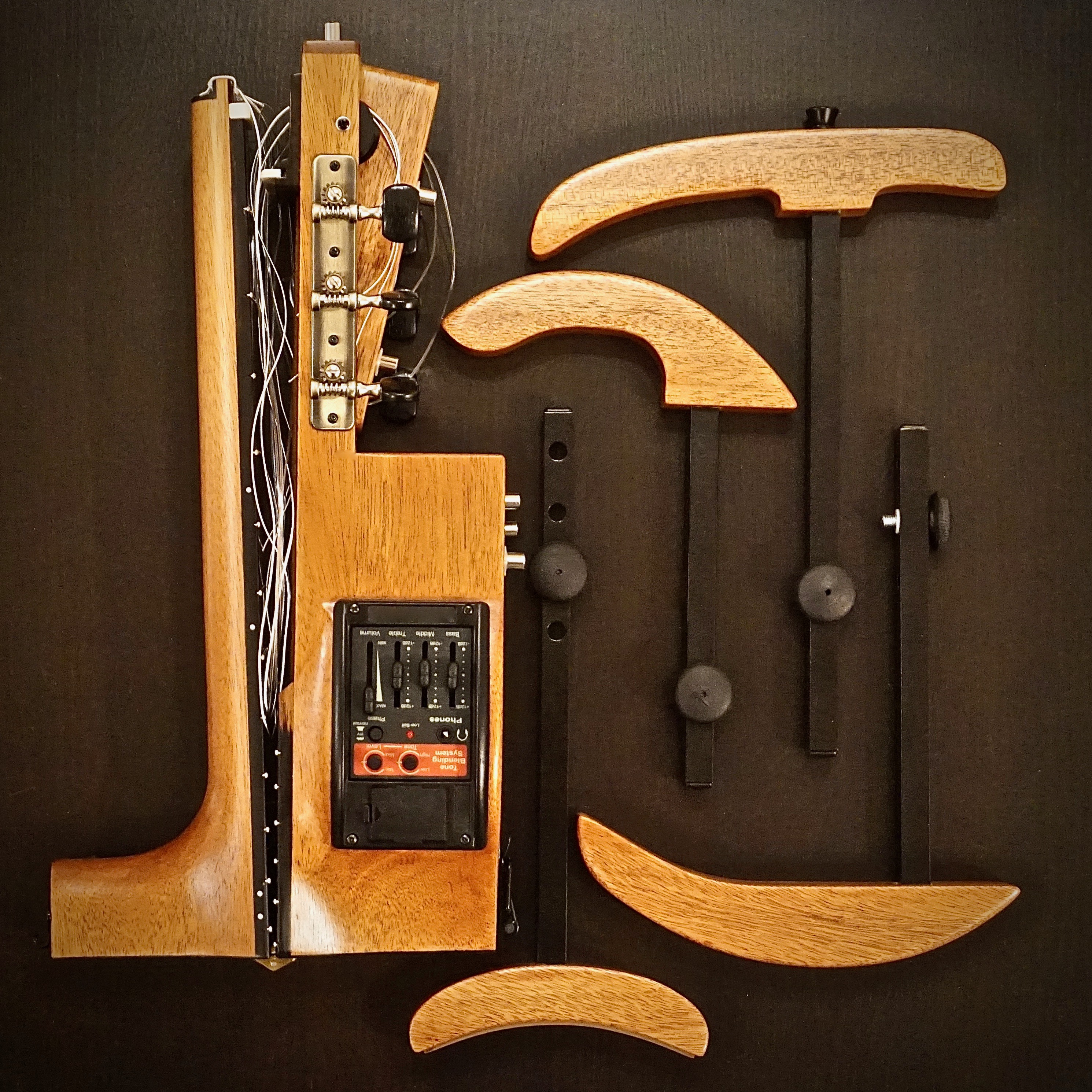 MOOV Travel Guitar in pieces